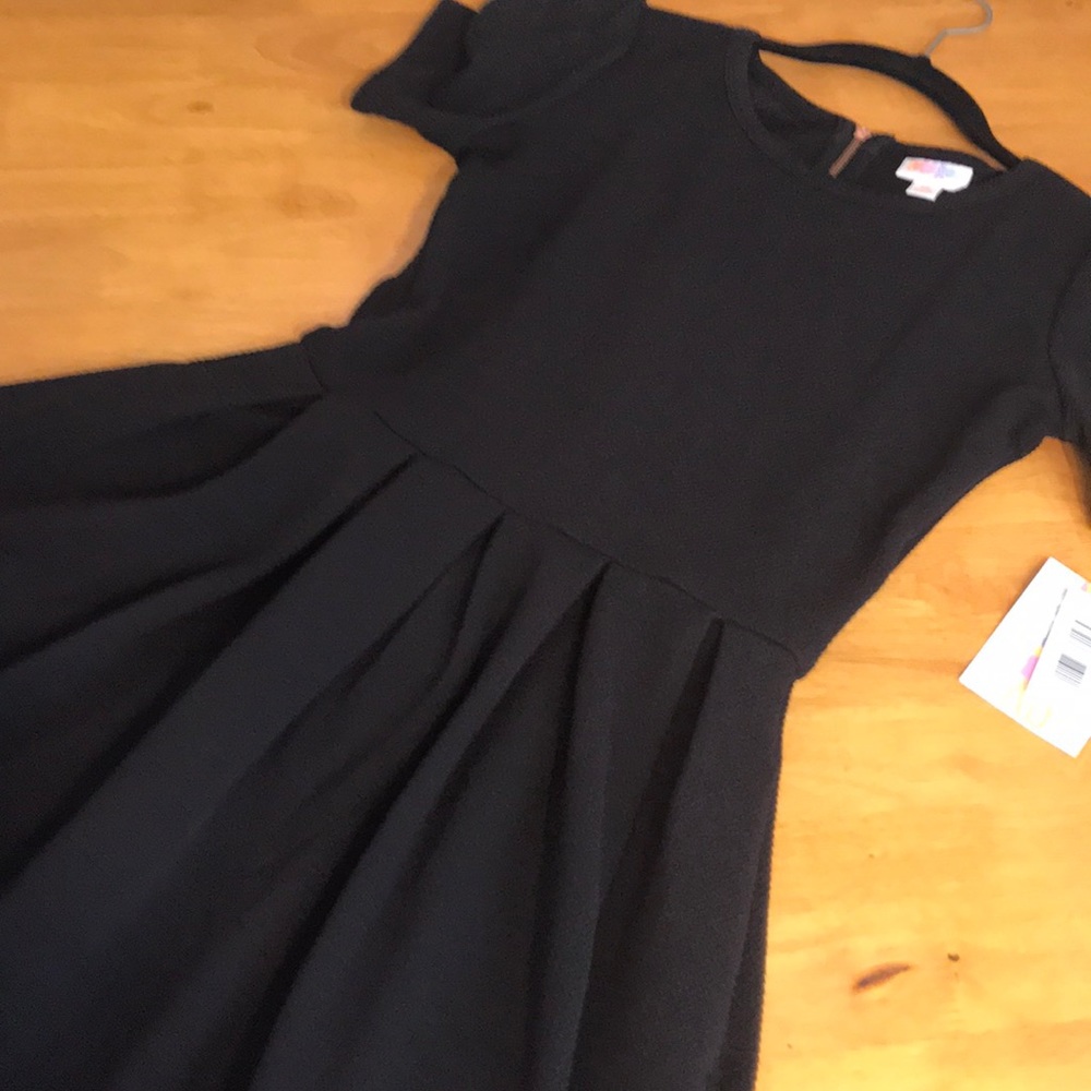 Solid black LulaRoe Amelia Xs